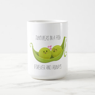 Deux petits pois dans une tasse de café