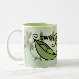 Deux pois dans une tasse de cosse