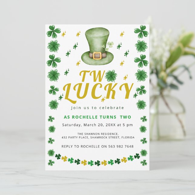 Deux Shamrocks chanceux Invitation de fête d'anniv (Debout devant)