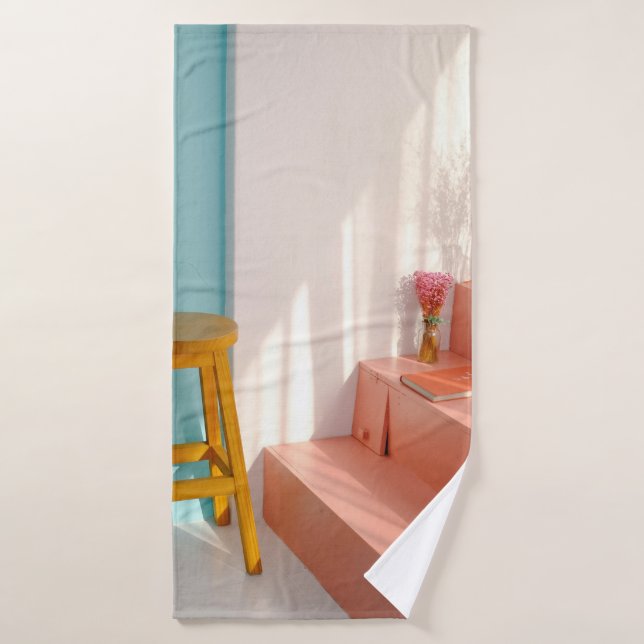 Deux tabourets de bar en bois jaune (Serviette de bain)