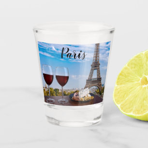 Deux verres de vin en café à Paris