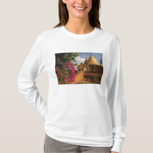 Dhamma Yazaka Pagoda at Bagan (Pagan), Myanmar T-Shirt