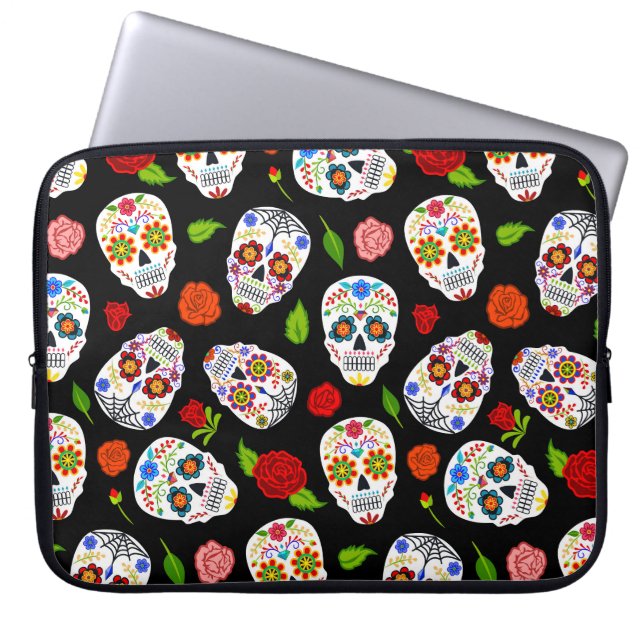 Dia Los Muertos: sugar skulls pattern. Laptop Sleeve (Front)