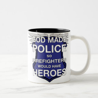 Dieu a fait la tasse de café de police