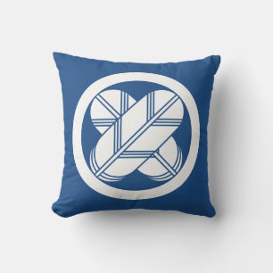 Different from the circle, the falcon's wings (Yat Throw Pillow