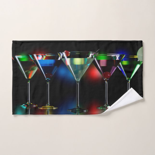 Différents cocktails dans des lunettes à martini é (Serviette à main)