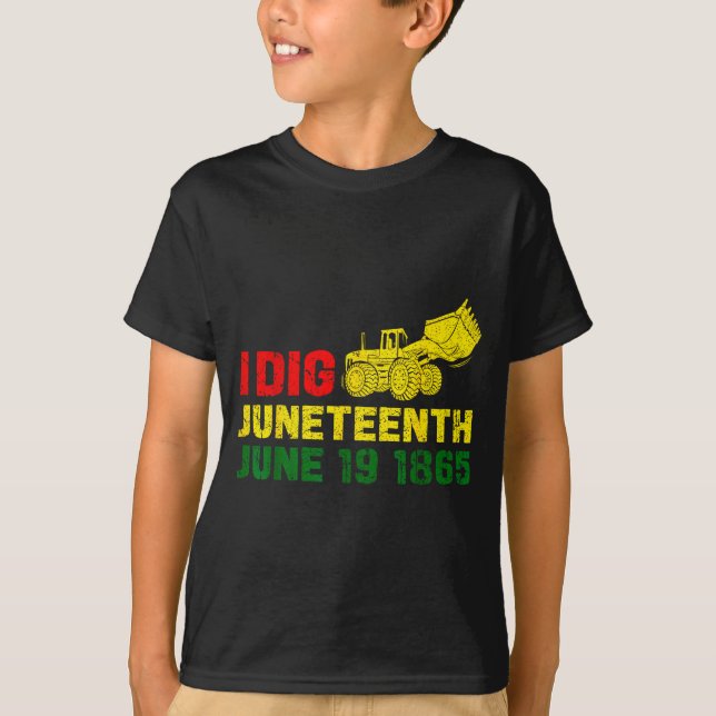 Dig juneteenth fists tractor 19th 1865 T-Shirt (Front)