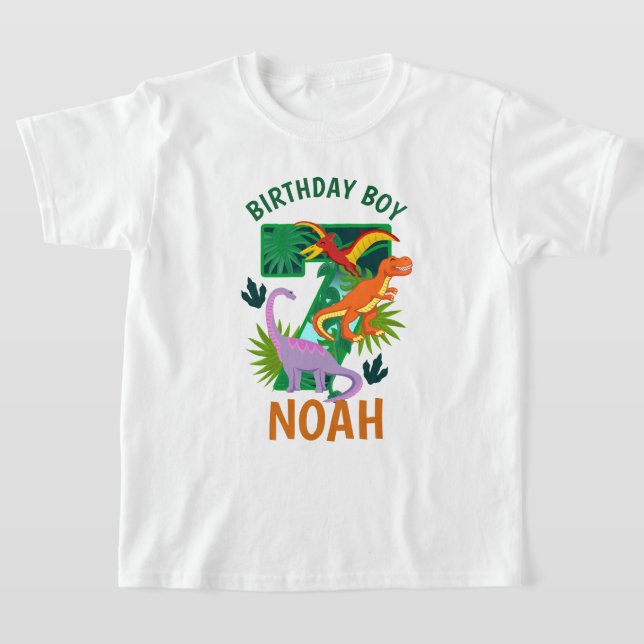 Dinosaur T-shirts pour le septième anniversaire (Poser)