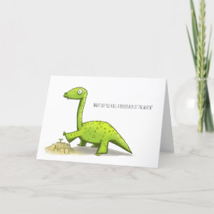 Dinosaure à la carte d'anniversaire de la plage