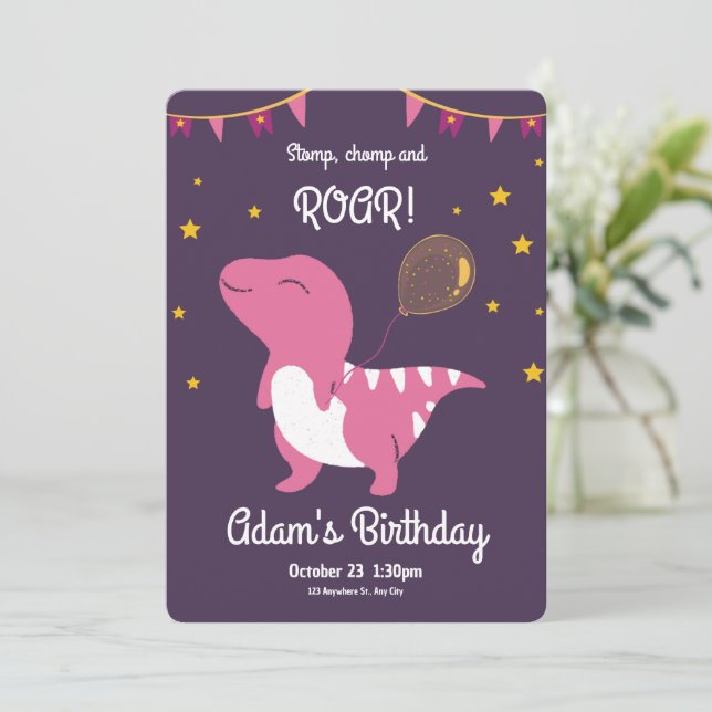 Dinosaure Violet Et Rose Invitation À La Fête D'An (Debout devant)