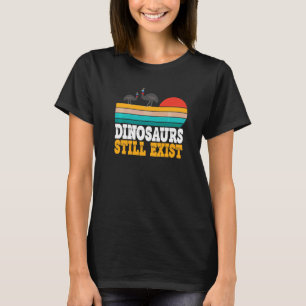 Dinosaurs Still Exist Retro Sunset Cassowaries   T-Shirt