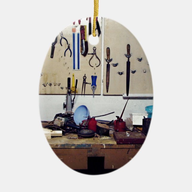 Dirty workbench ceramic ornament (Front)