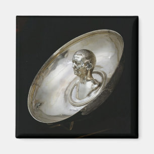 Dish with the bust of a man inside magnet