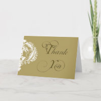 Distinction: Gold and White Damask Design