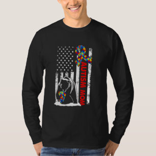 Distressed American Flag Autism Mom Bear Autism Aw T-Shirt