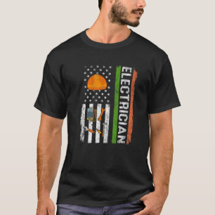 Distressed Electrician Gift St Patricks Day Awesom T-Shirt