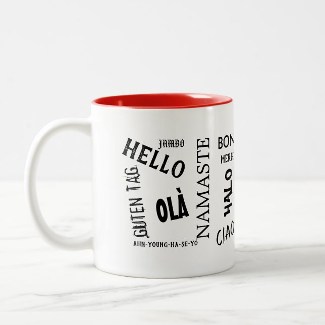 Dites bonjour dans la tasse différente de langues (Gauche)