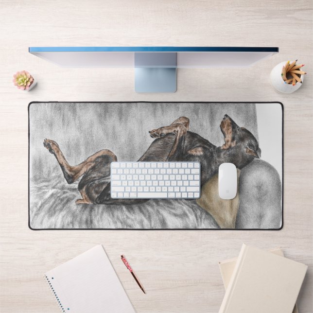 Doberman drôle sur Sofa (Bureau 1)