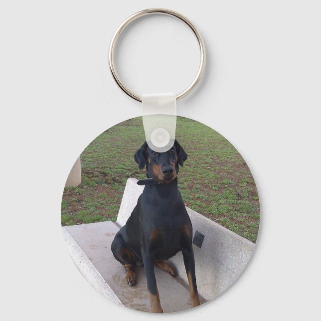 doberman pincher sitting keychain (Front)