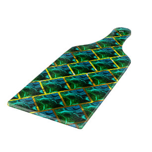 Does green seem emerald, under gold grating? cutting board
