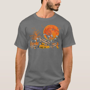 Dog Skeleton Skateboards Funny Halloween T-Shirt