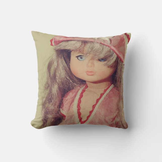 Doll portrait throw pillow (Front)