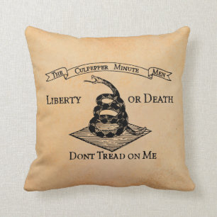 Don’t tread on Me Throw Pillow