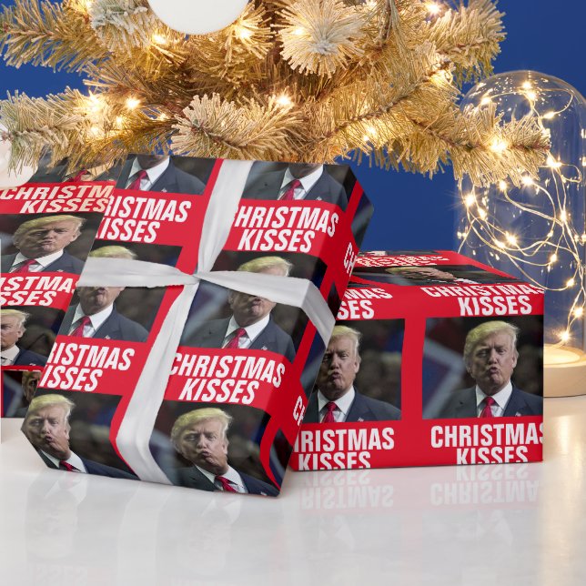 DONALD TRUMP CHRISTMAS KISS WRAPPING PAPER (Holidays)