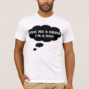 Donnez-moi une boisson, je suis un T-shirt de papa
