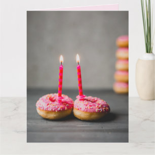 DONUTS AVEC BOUGIES ROSE CARTE DE SALUT ANNIVERSAI