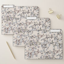 Linge beige décoratif et motif floral gris