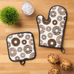 Doughnut Pattern, Chocolate Doughnuts, Caramel Dou Oven Mitt & Pot Holder Set
