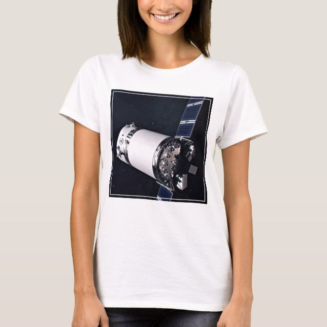Dragon Xl Spacecraft Approaching A Lunar Gateway. T-Shirt (Front)