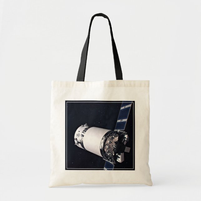 Dragon Xl Spacecraft Approaching A Lunar Gateway. Tote Bag (Front)
