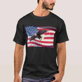 Drapeau américain avec le T-shirt d'Eagle