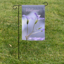 Drapeau du jardin aux fleurs violettes