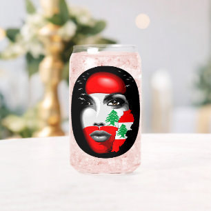Drapeau et carte du Liban sur le visage de la fill