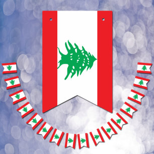 Drapeau libanais et décorations de fête au Liban /