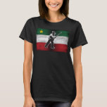 Drapeau Québec et Patriote Henri Julien érodé T-Shirt<br><div class="desc">Drapeau Québec et le drapeau patriote du mouvement indépendantiste québécois,  pour le pays du Québec avec le vieux patriote d'Henri Julien en noir et blanc. Version grunge érodée. Cadeau pour patriote québécois.</div>