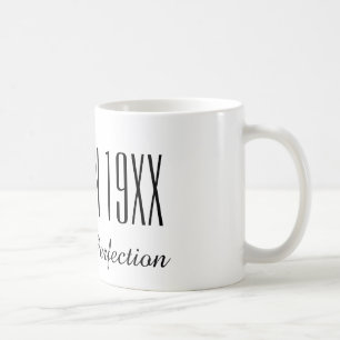 Drôle âgé dans la tasse de café d'anniversaire de