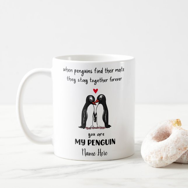 Drôle Penguin Couple Valentine's Day Mug (Avec donut)