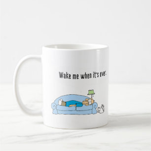 Drôle tasse à café comique. "Réveille-moi quand c'
