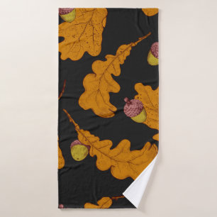 Dry oak leaves and acorns. Hand drawn seamless pat Bath Towel