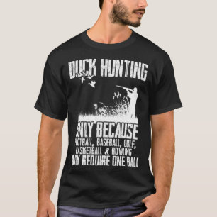 duck hunting chocolate lab beagle  T-Shirt