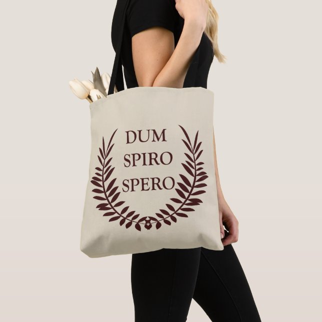 Dum spiro spero tote bag (Close Up)