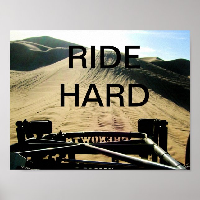 Dune Buggy face aux dunes ' Ride Hard ' Poster (Devant)