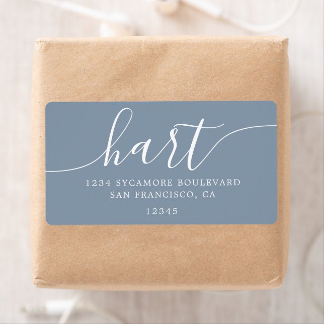 Dusty Blue Modern Script Adresse de retour (En situation)