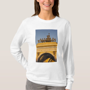 Dvortsovaya Square, Triumphal Arch, sunset T-Shirt