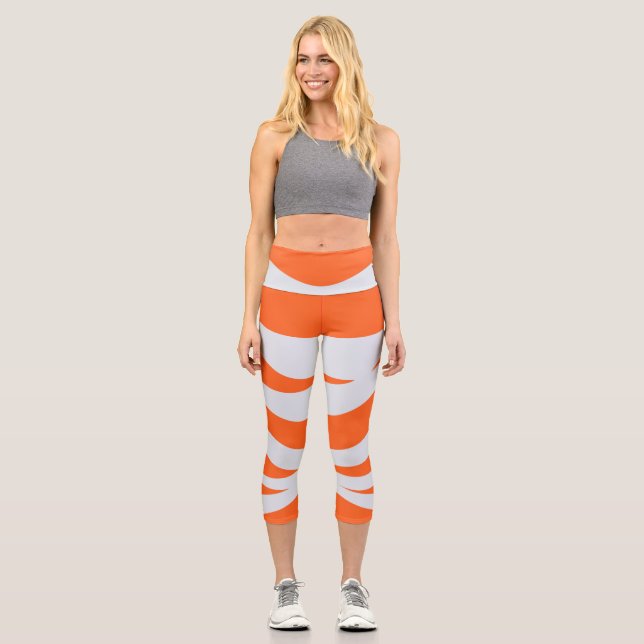 "Dynamic Wave Capri" Capri Leggings (Front)