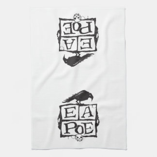 Ea Poe enferme dans une boîte la serviette de